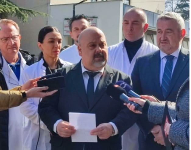 Андовски: 89 пациенти се згрижени во Скопје, пристигнати се доктори од странство кои ќе помогнат со својата експертиза