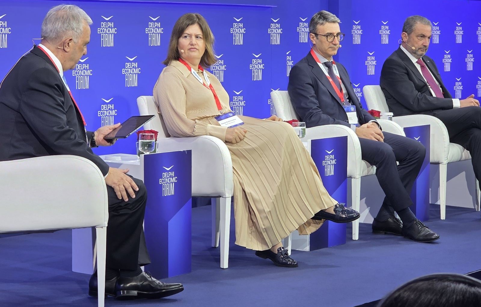 Божиновска на Делфи форумот ја позиционира Македонија како регионален енергетски јазол