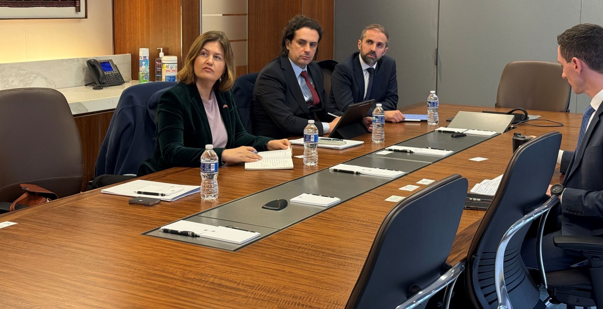 Божиновска во Вашингтон: Средба со „Chevron“ за диверзификација на снабдувањето и влез на американски компании на македонскиот пазар