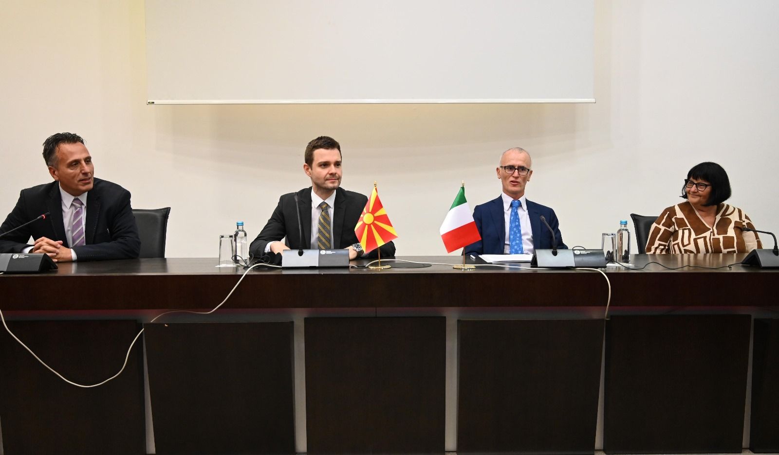 Церемонија на доделување сертификати за успешно завршен курс по италијански јазик и култура