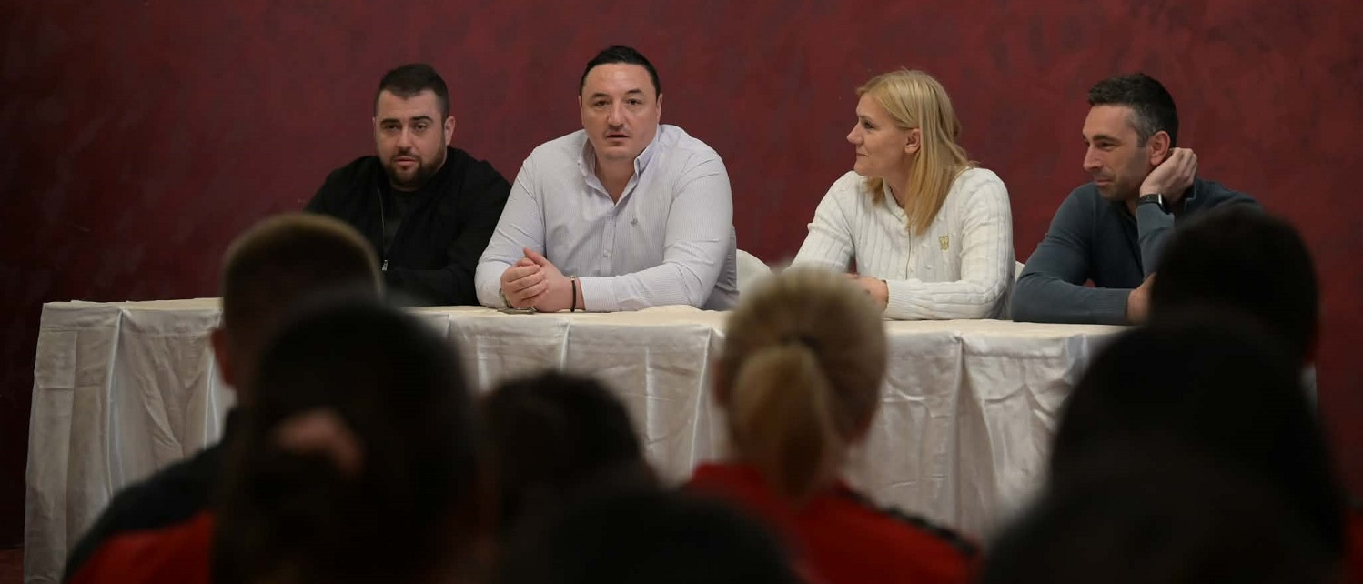 Честитки за супериорниот старт на Светското училишно првенство во ракомет Скопје 2026 - Министерот Борко Ристовски ги посети македонските ракометни надежи