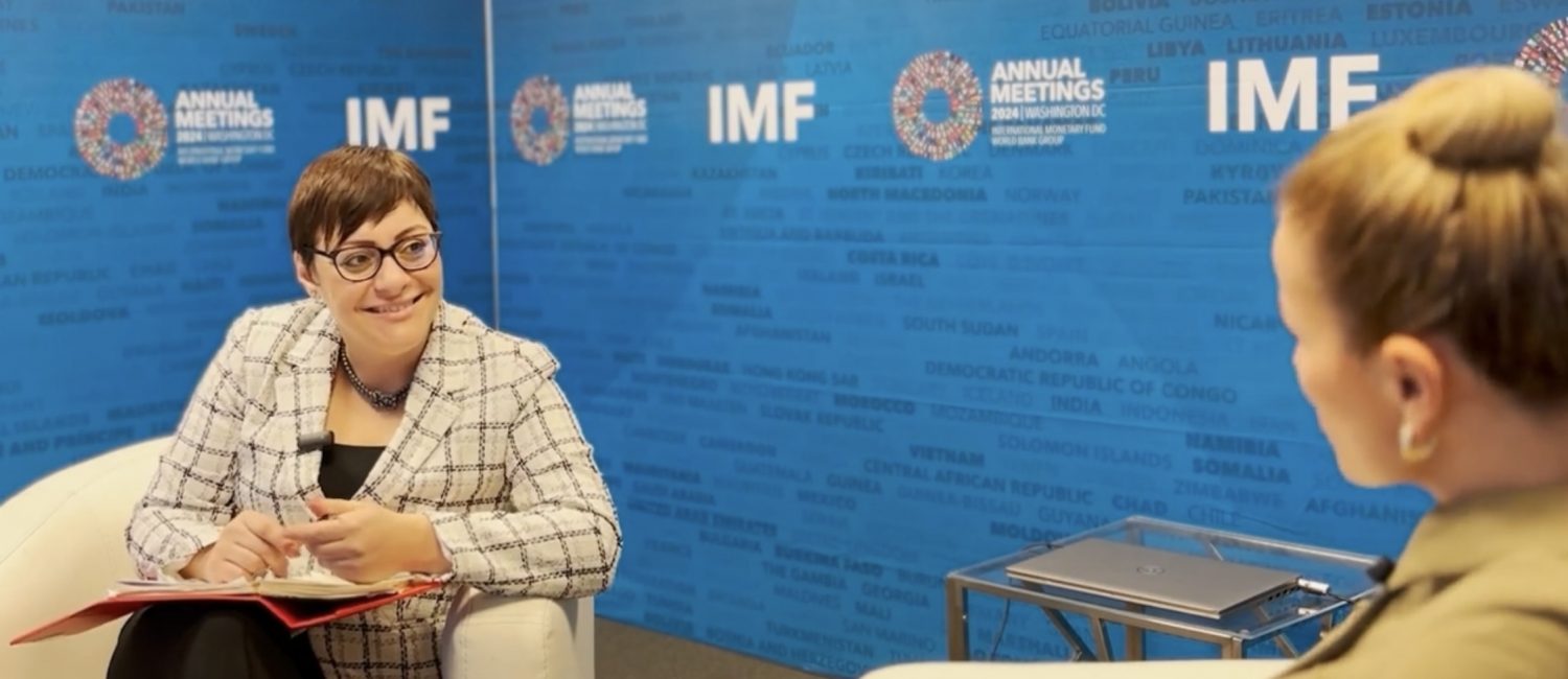 Димитриеска-Кочоска: Ги стабилизираме состојбите, растот на економијата ќе го поттикнеме со инвестиции, а тоа ќе влијае врз намалување на јавниот долг