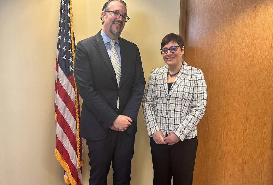 Димитриеска-Кочоска на средба со новиот заменик-помошник секретар за ЗБ во Стејт Департментот, Касанов – Приоритет е справувањето со корупцијата и криминалот, се зајакнуваат капацитетите на институциите