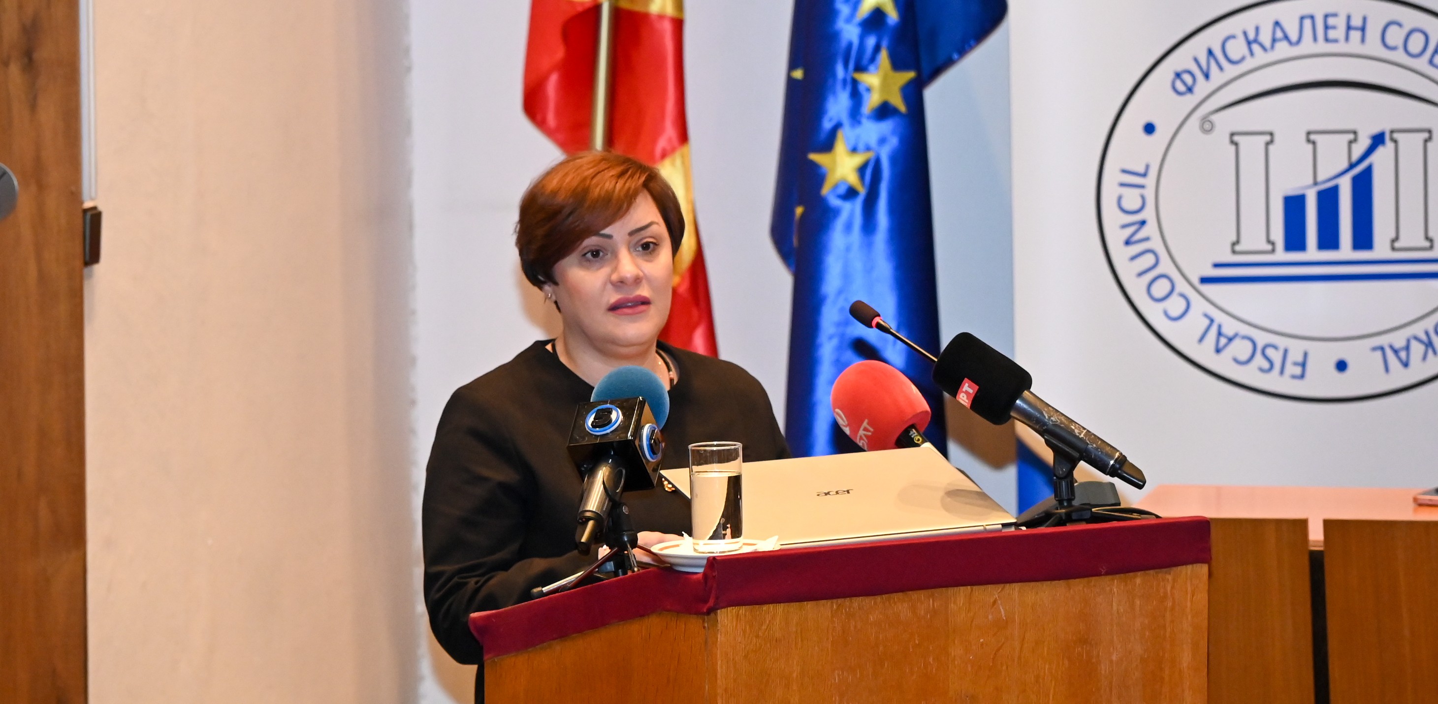 Димитриеска-Кочоска: Остануваме на остварување на јасната определба за одговорно и дисциплинирано управување со јавните финансии