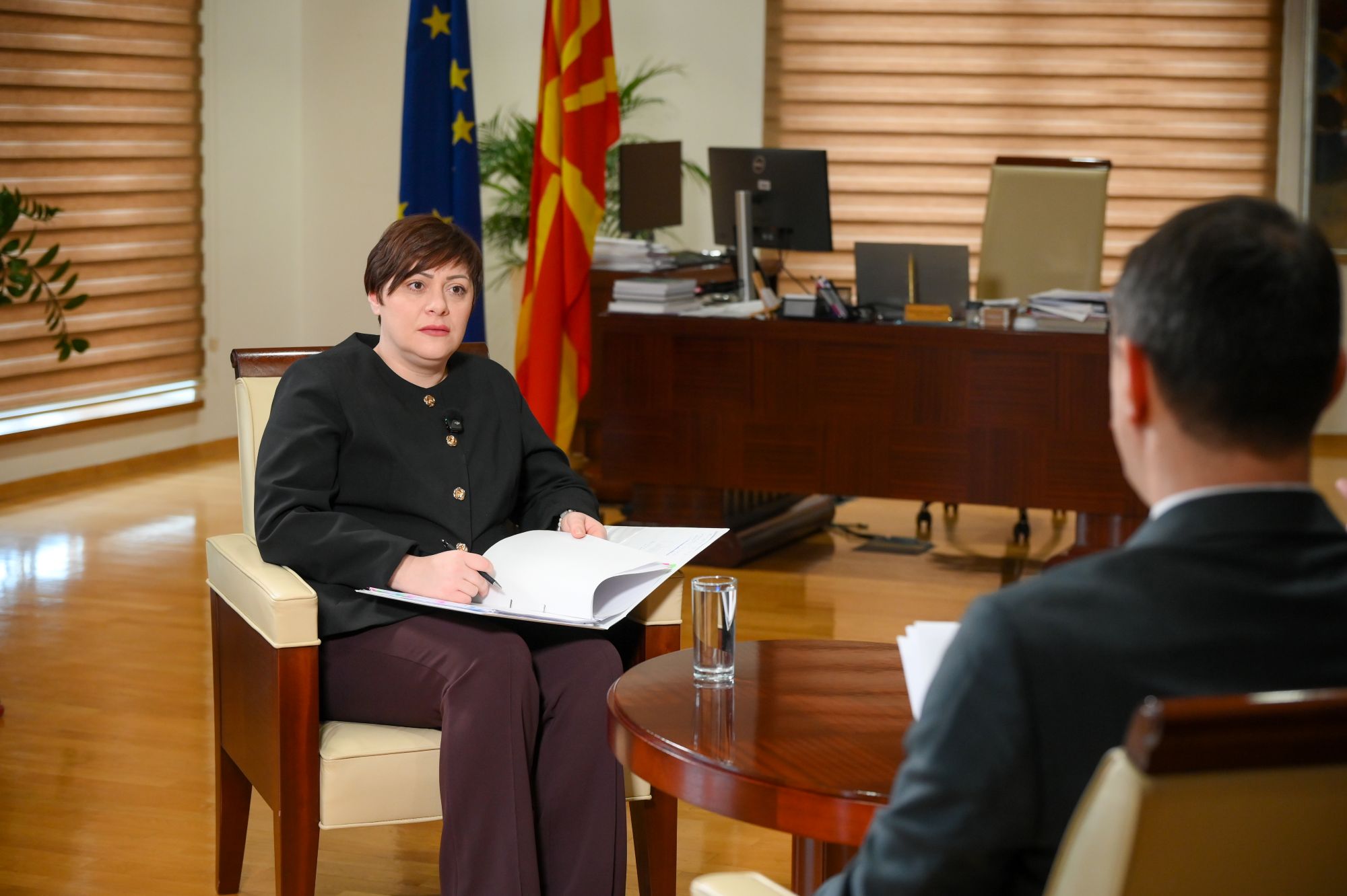 Димитриеска-Кочоска: Владата нема да дозволи намалување на најниските плати, Општиот колективен договор треба да претрпи измени