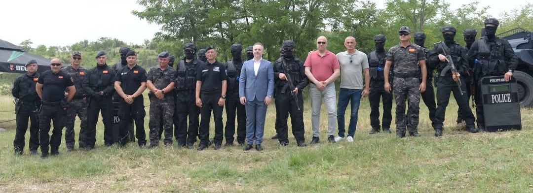 Директорот на Бирото за јавна безбедност Јанев на показна вежба во Полицискиот центар „Ѓорче Петров“