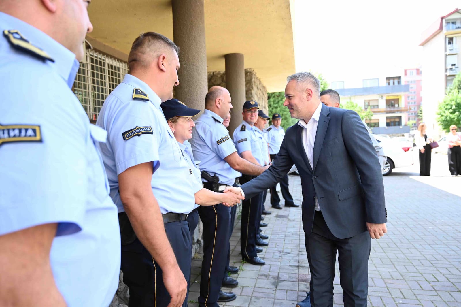 Директорот на БЈБ Јанев денеска одржа серија работни состаноци во СВР Велес како дел од стратегија за подигнување на нивото на безбедност во сите сегменти