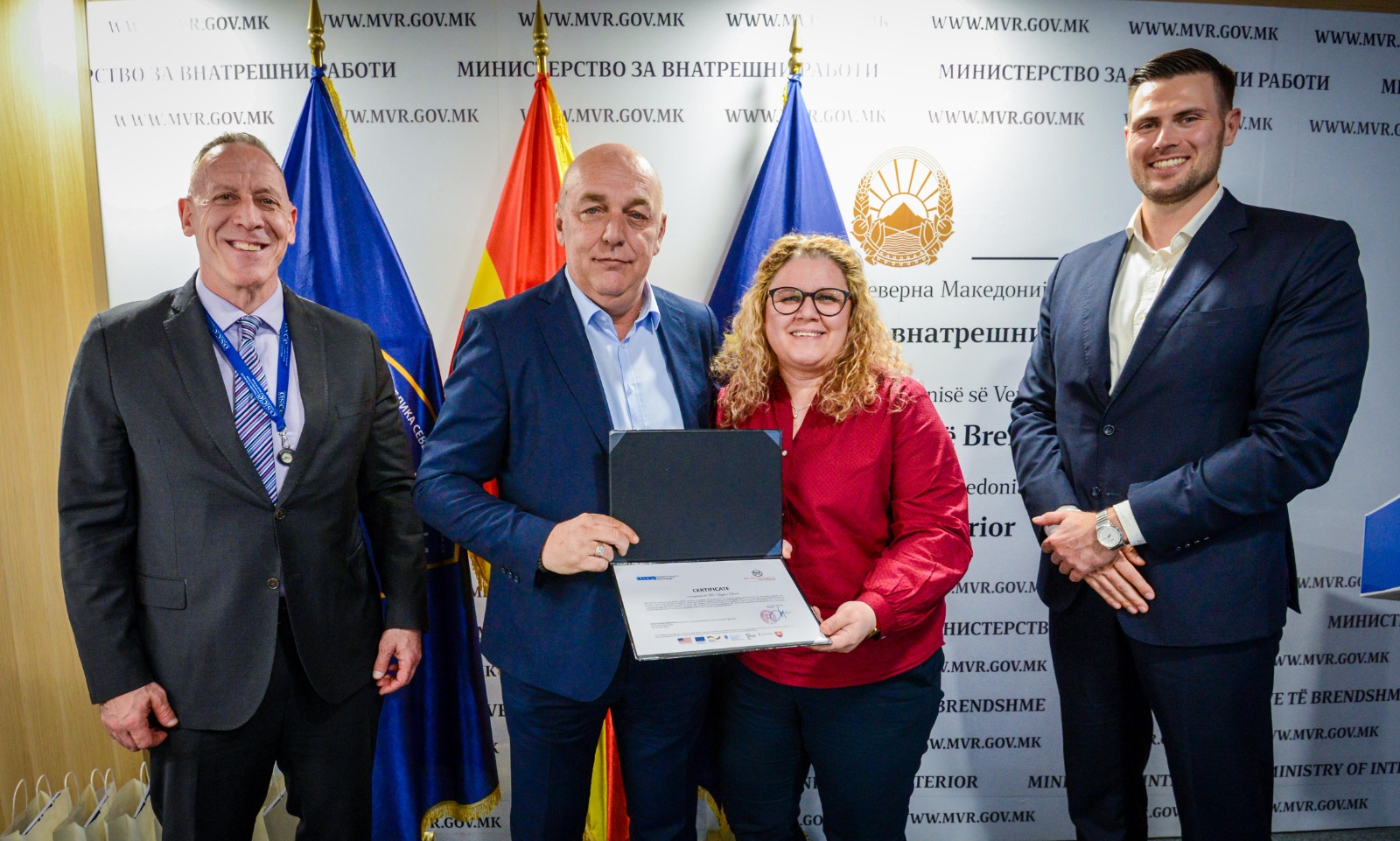 Доделување на сертификати на учесниците на Сертифицирана програма за обука за неутрализација и деактивација на мало и лесно оружје