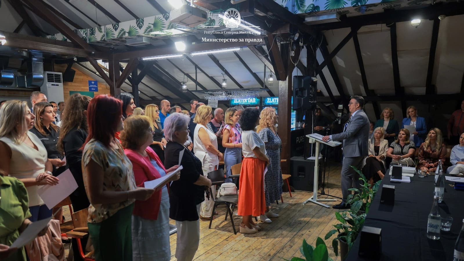 Доделување на трајни лиценци за вештаци во областа економско, финансиско, материјално сметководствено работење