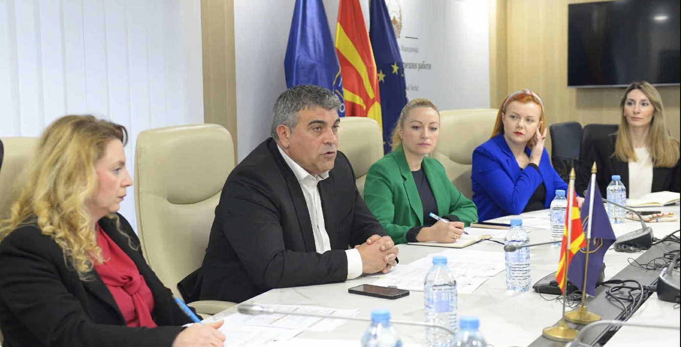 Државниот секретар во МВР Петрушевски на состанок со претставници од Националната комисија за борба против трговија со луѓе и илегална миграција