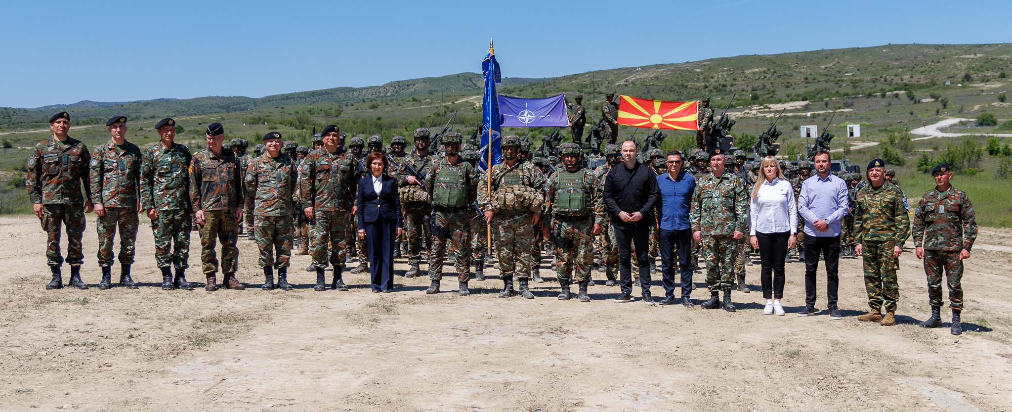 Државниот врв со честитки за покажаниот професионализам и способности на Денот за високи гости на вежбата „БЛЕСОК 26“