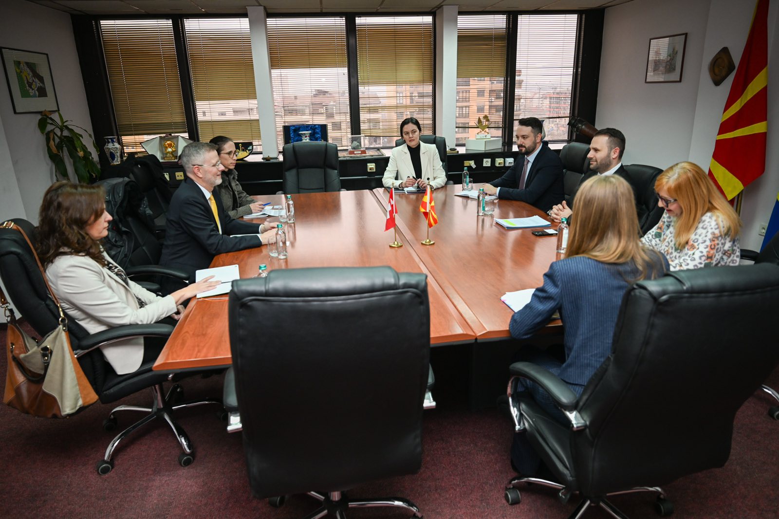 Министерот за економија и труд Бесар Дурмиши се сретна со амбасадорот на Швајцарската Конфедерација во земјава, Н.Е. г. Кристоф Зомер