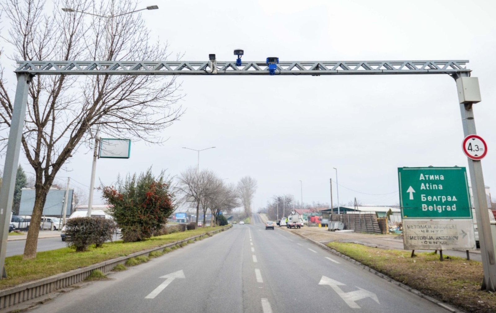 Во месец март констатирани се 26.241 сообраќајни прекршоци преку системот „Безбеден град“, за 68.2% намален бројот на прекршоци за минување на црвено светло споредбено со февруари