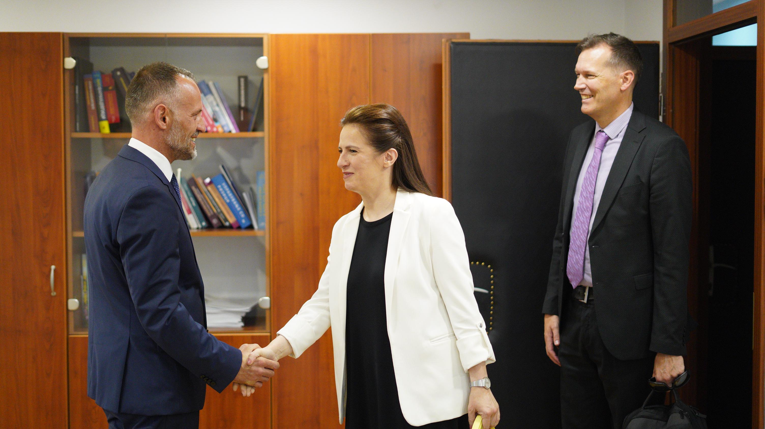 Фетаи на средба со Маркеринг, раководител на Регионалниот секретаријат за антикорупција и незаконски финансирања на Канцеларијата на Обединетите нации за дрога и криминал (UNODC)