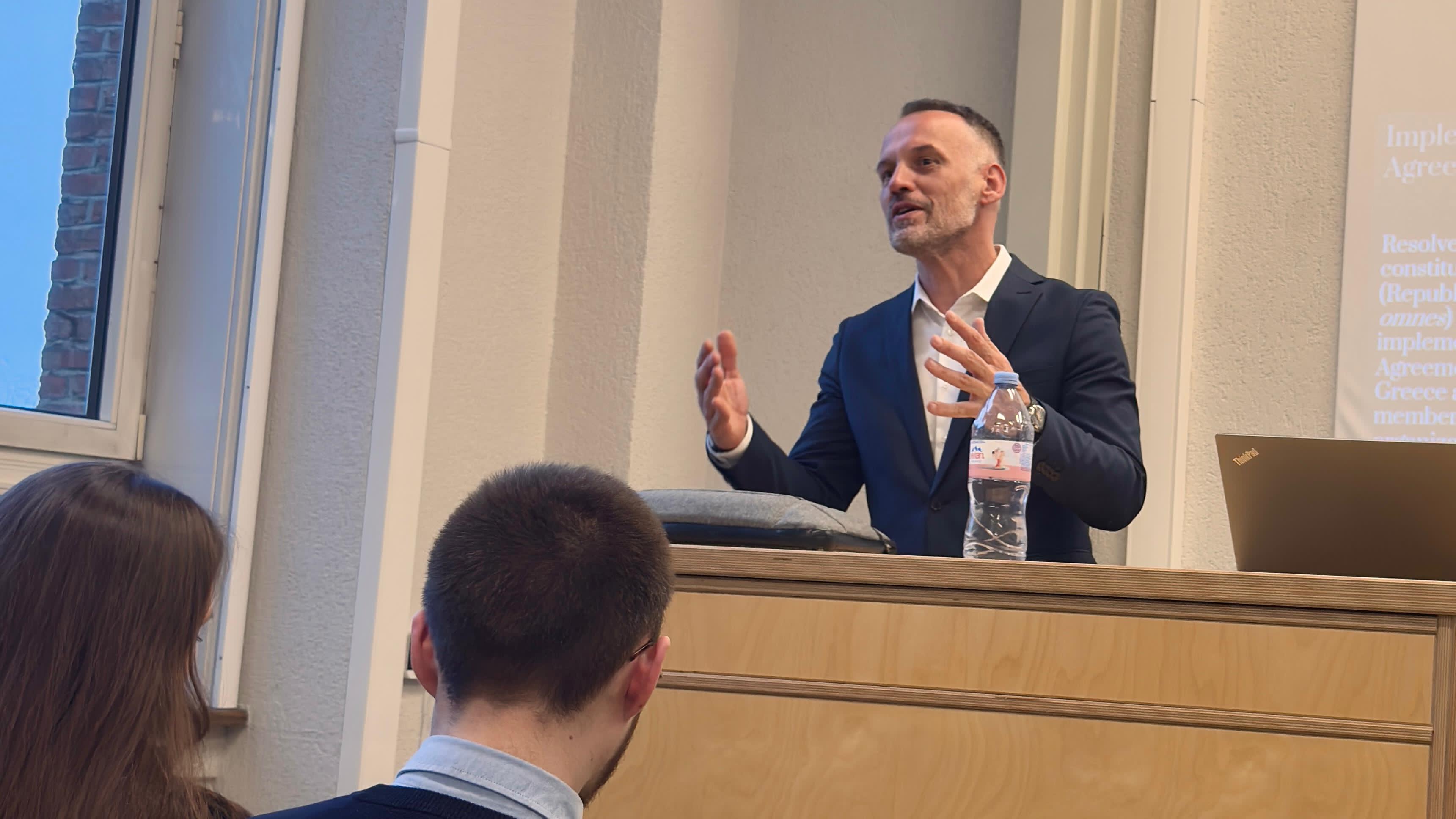 Фетаи: Предаваше пред студентите на мастер студии по политички науки на Université libre de Bruxelles (ULB)