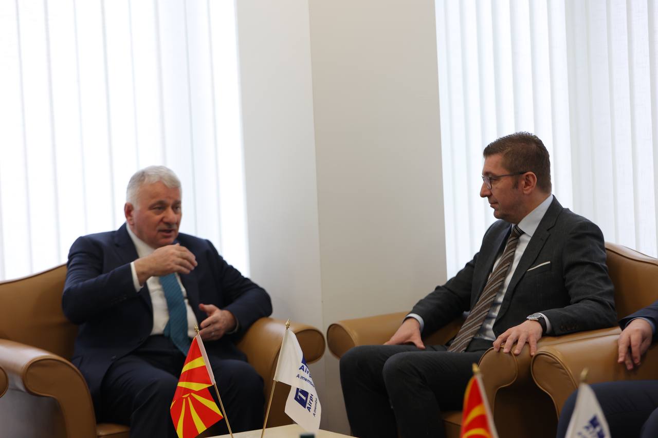 Фотогалерија од пречекот на туристи од првиот лет на „Туркиш ерлајнс“ од Истанбул на аеродромот „Свети Апостол Павле“-Охрид