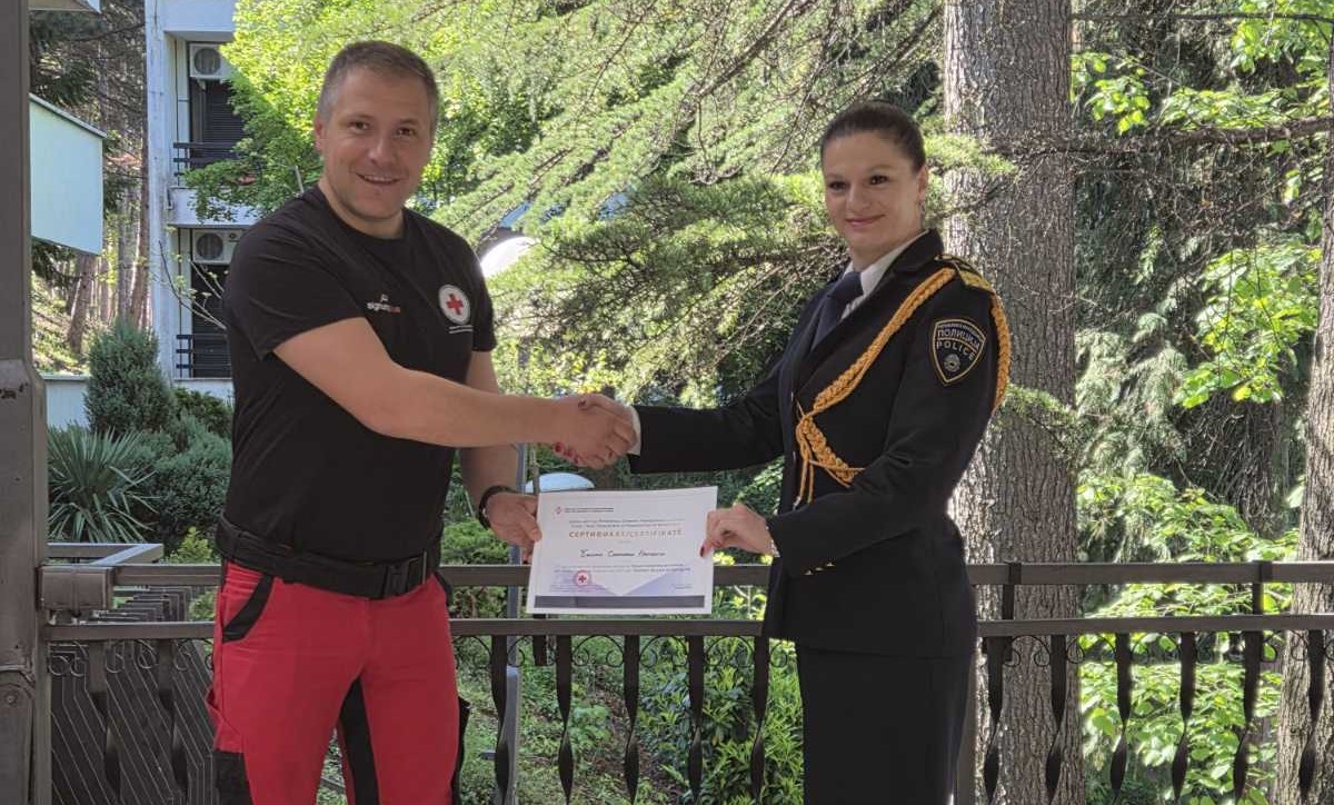 Реализирана обука на полицијата од страна на Црвениот крст за укажување на прва психолошка помош при кризни состојби