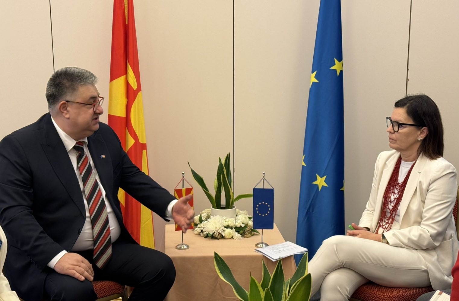 Интензивиран дијалогот со Европската комисија: Реформите во фокусот на средбата меѓу Минчев и Суперти