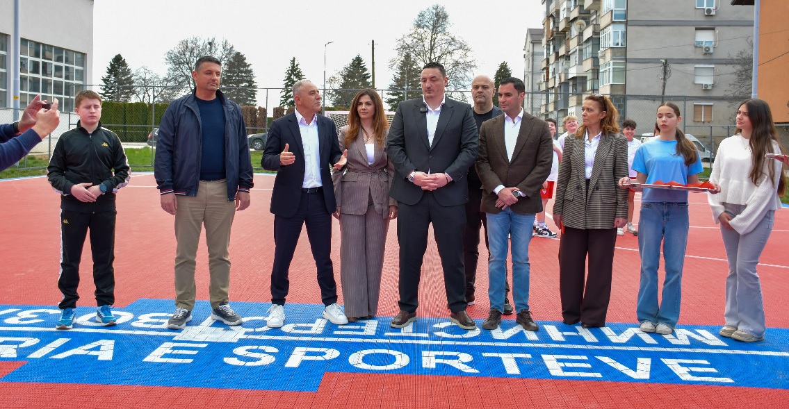 Инвестиција на Министерството за спорт – Струга доби современо мултифункционално спортско игралиште