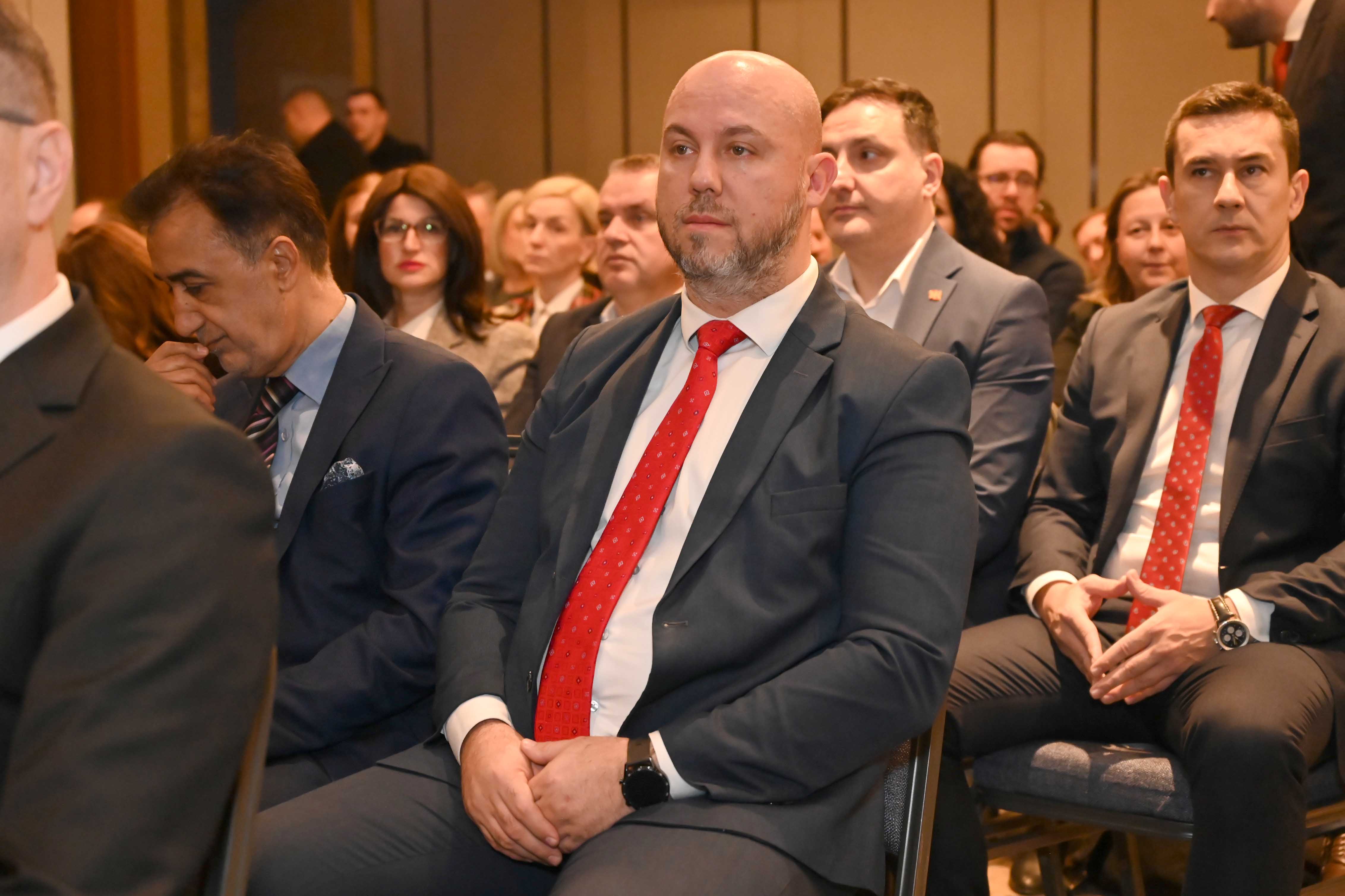 Исени: Зајакнување на институционалните капацитети - одбележување на соработката помеѓу САД и Македонија