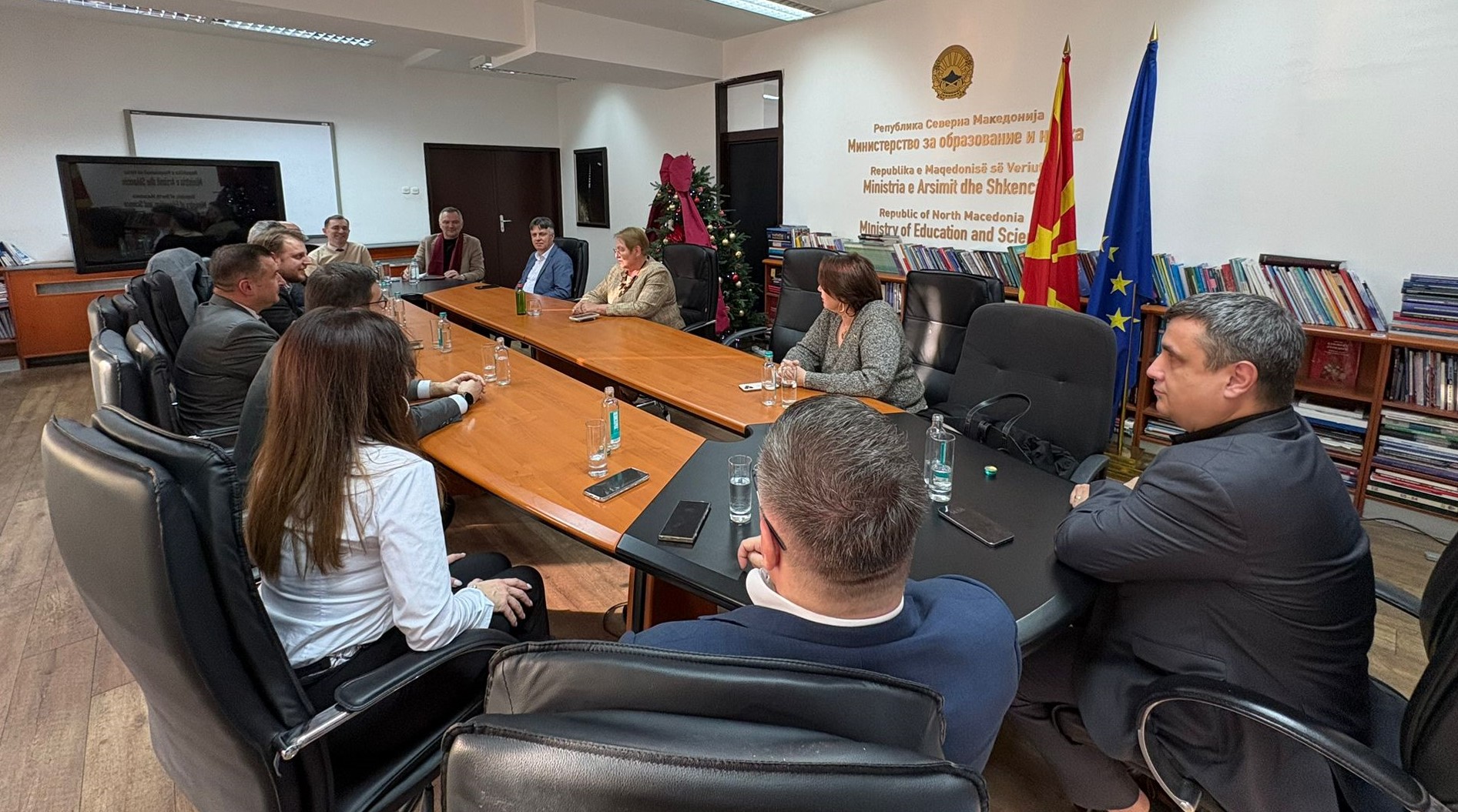 Јаневска на средба со ректорите и проректори на државните универзитети