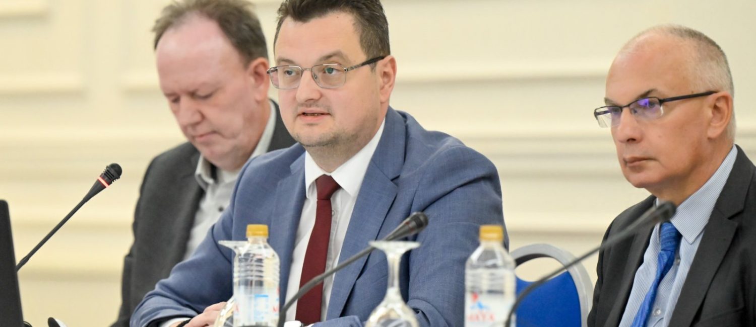 Јанкуловски на дебата посветена на алатките за мониторинг и евалуација на НРС – следењето на напредокот ќе понуди кредибилни докази дали иницијативите даваат резултат