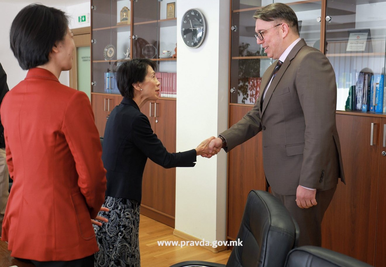 Јапонија со силна поддршка за реформите и владеењето на правото 