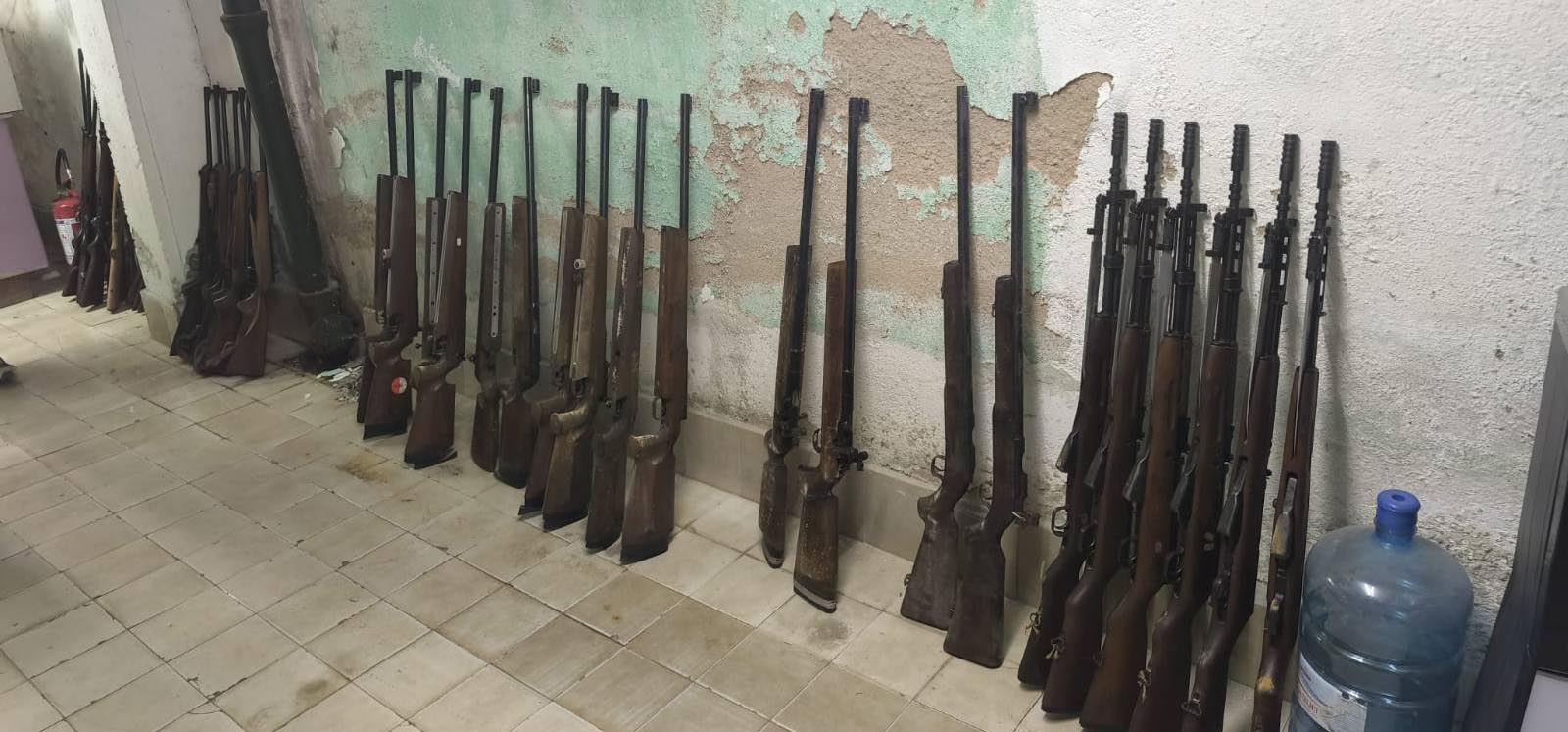 Кривична пријава против стрелачко друштво од Прилеп, против управителот и ракувачот со оружје за сторено кривично дело „неовластено изработување, држење, посредување и тргување со оружје или распрскувачки материи“ 