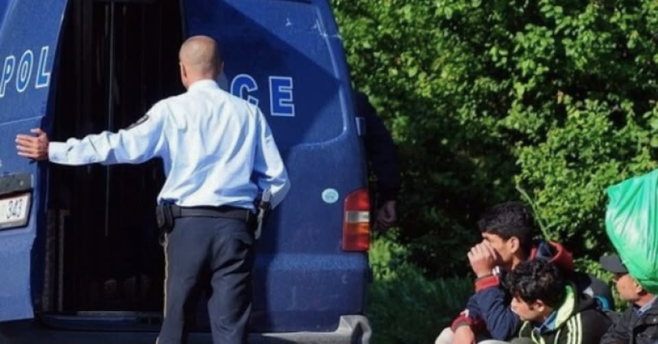 Лишен од слобода криумчар на мигранти во близина на ГП Долно Блаце, пронајдени четири лица од Индија 