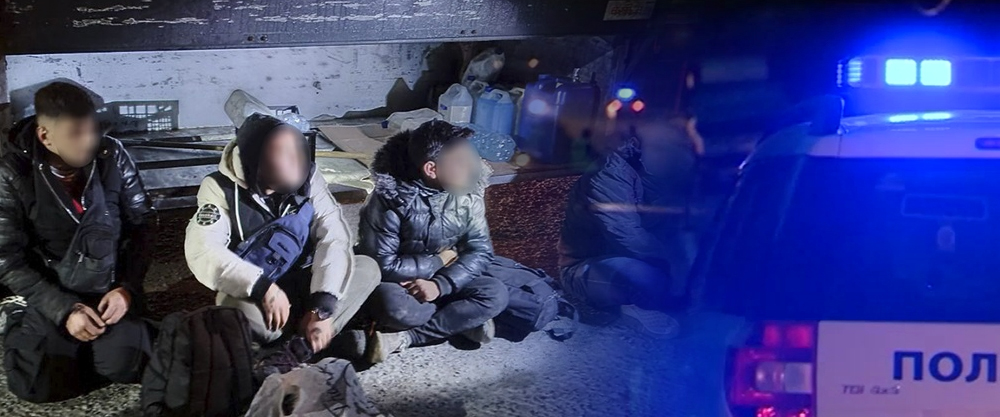 Лишен од слобода криумчар на мигранти во близина на границата со Грција, пронајдени пет лица од Виетнам