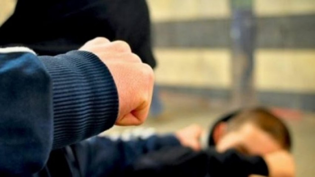 Лишени од слобода две лица од Куманово, физички нападнале и ограбиле повозрасен маж и се обиделе да го принудат да земе брз кредит од финансиско друштво