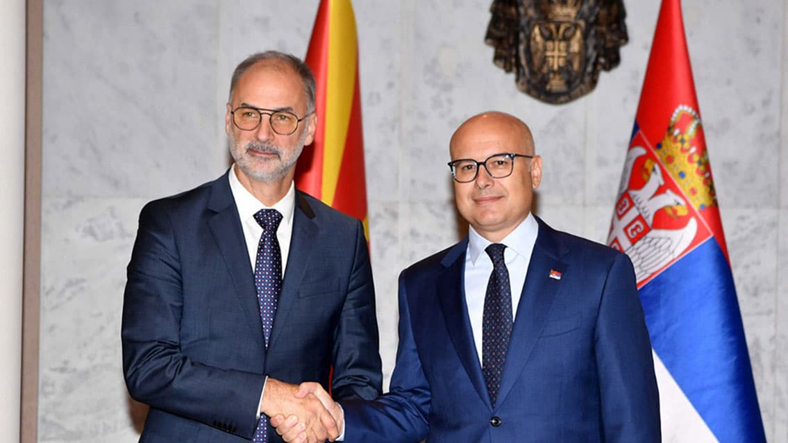 Македонската делегација предводена од вицепремирот Стоилковиќ на средба со српскиот премиер Вучевиќ