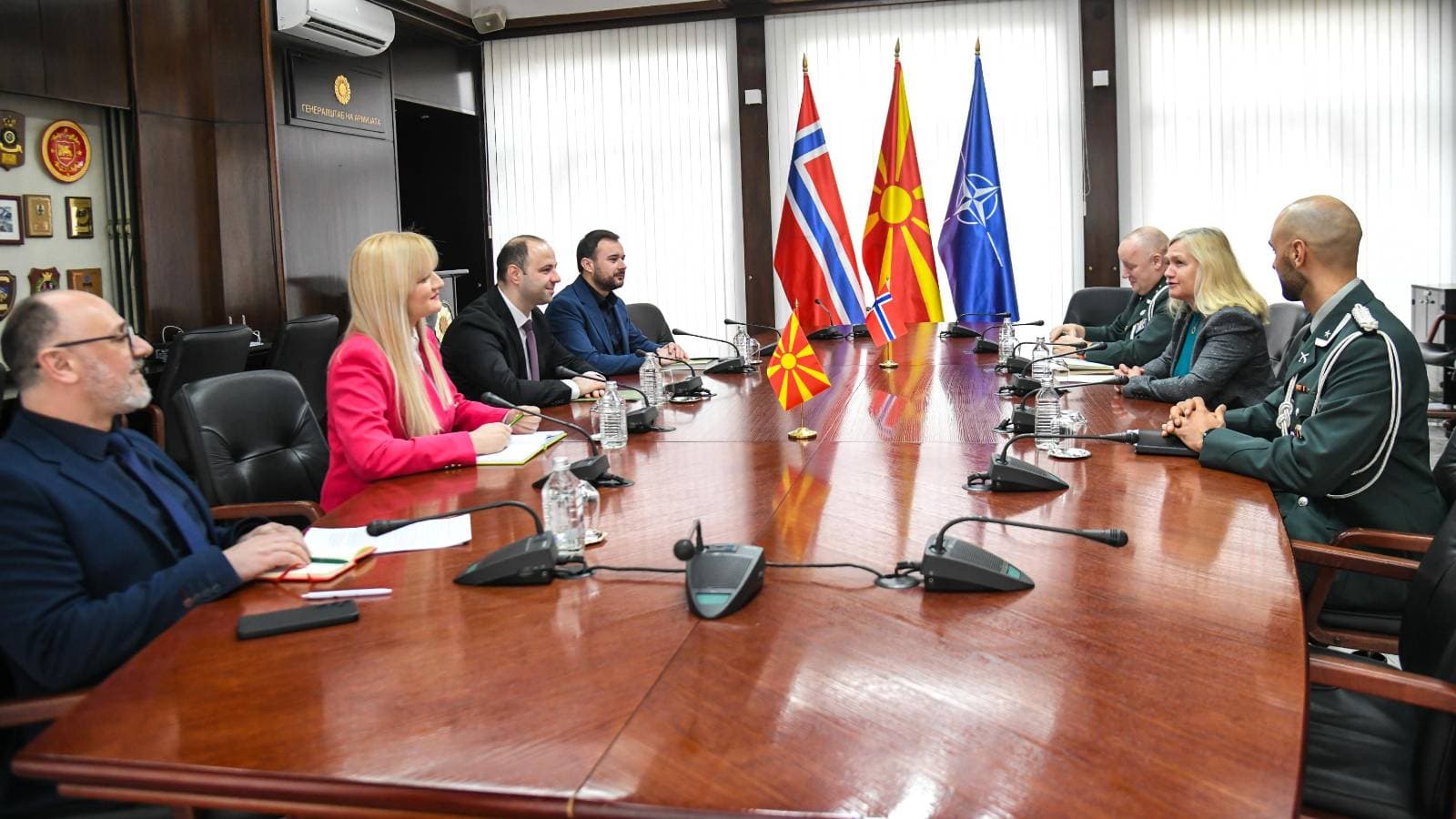 Македонско – норвешката одбранбена соработка се развива со засилено темпо, средба Мисајловски – Мелсом