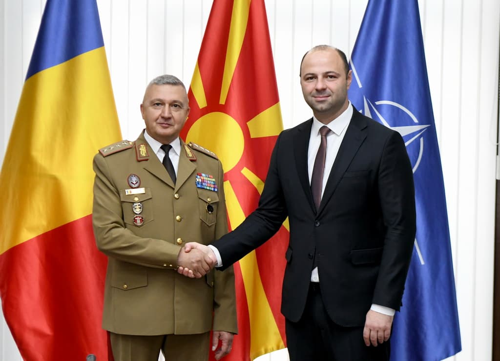 Македонско-романската одбранбена соработка ќе се развива со силно темпо – средба на министерот Мисајловски со генералот Влад