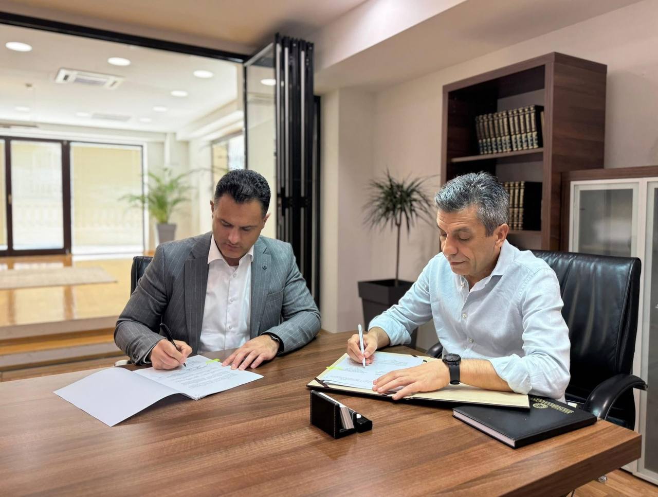 Меџити и Сејдиу потпишаа договор за уредување на речно корито во Желино