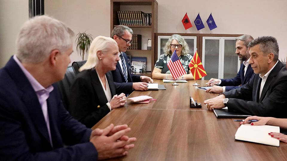 Меџити се сретна со американската амбасадорка Агелер