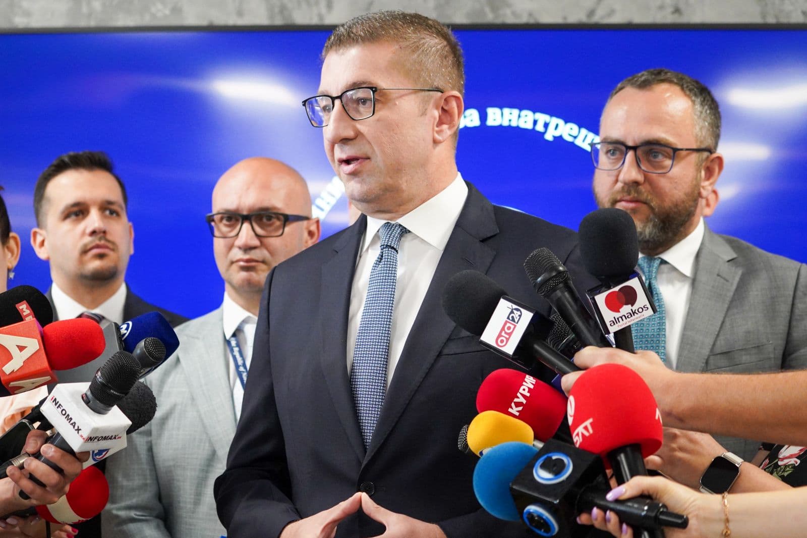 Мицкоски: 250 евра за студентите за набавка на електронски уреди од септември