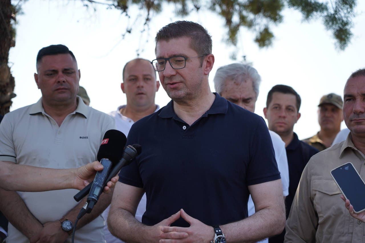 Мицкоски: 38 возила се ставени во употреба за гаснење на пожарите