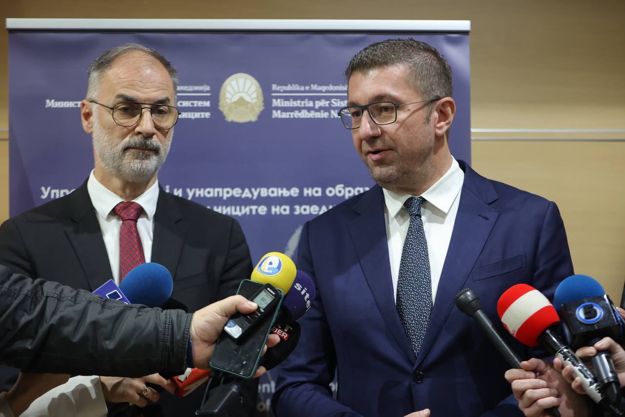 Мицкоски: Честитки до турската заедница, без разлика на нашите различности, да се обединиме заедно и да ја направиме Македонија подобро место за живеење