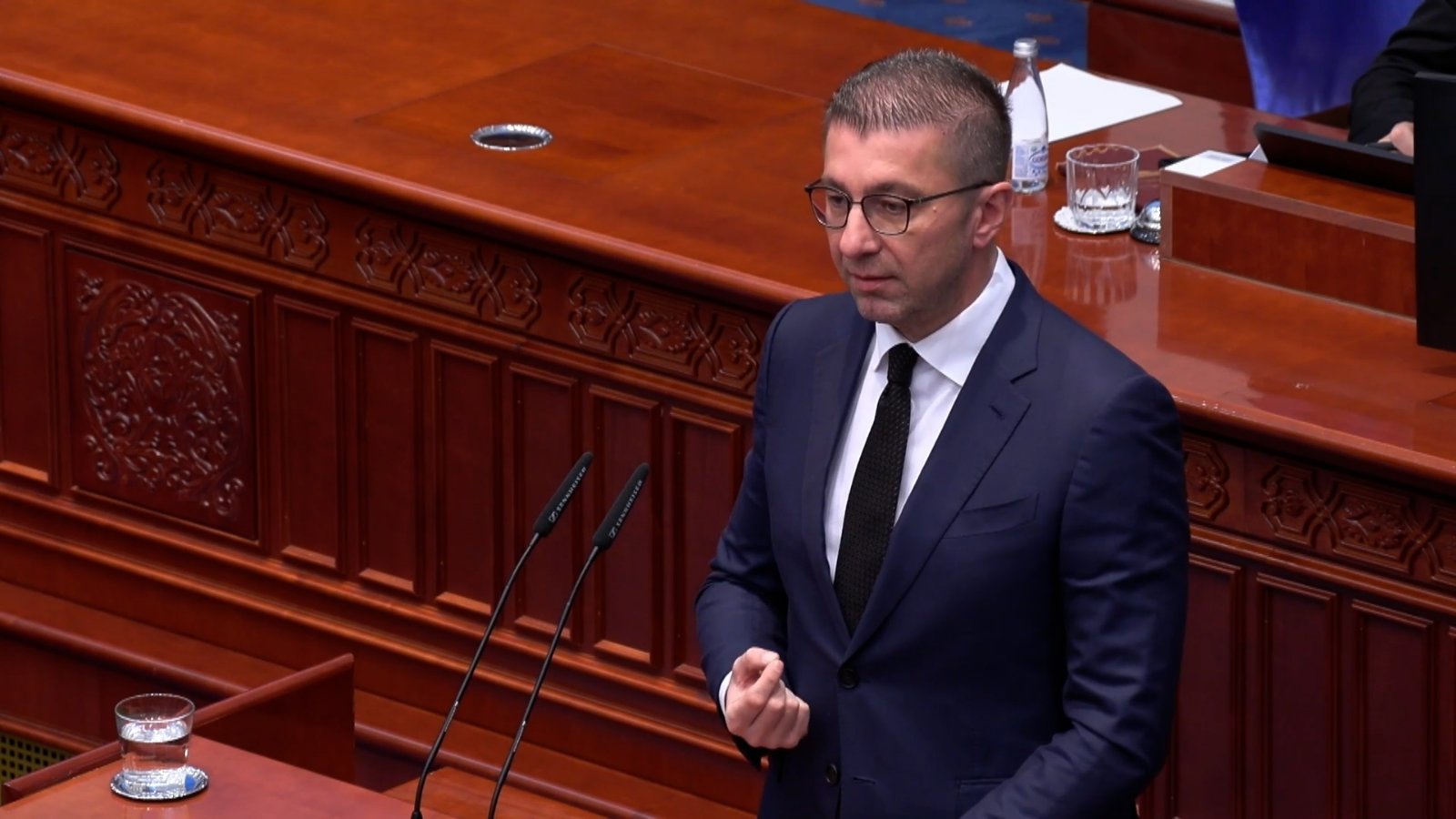 Мицкоски дециден: „Го знам премиерот“ не поминува веќе, функционерите кои се повикуваат во мое име, ги знаеме-следува реакција