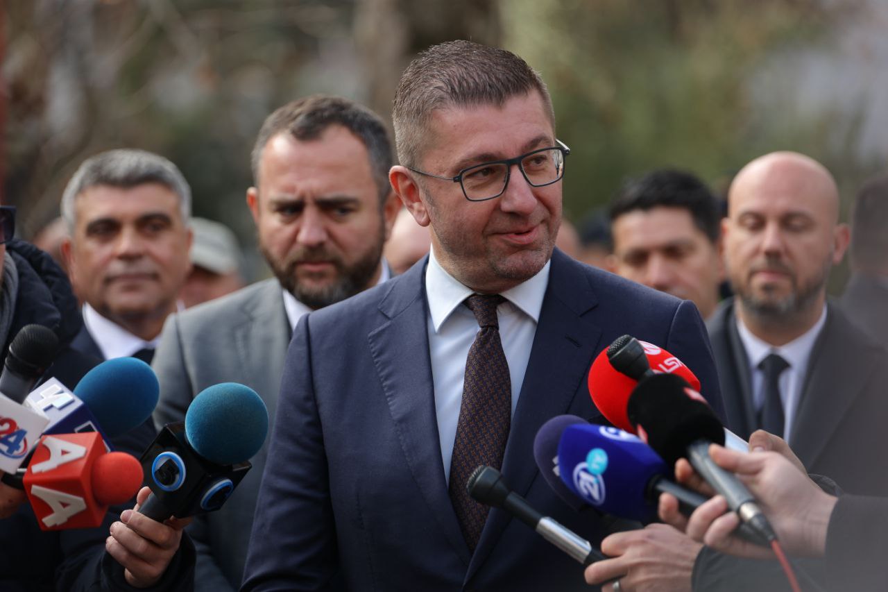 Мицкоски: Ги охрабрувам припадниците на Министерството за внатрешни работи да продолжат, како и во изминатиот период, да ја спроведуваат правдата насекаде во Македонија