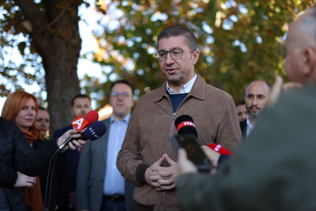 Мицкоски: Граѓаните очекуваат резултати од нас, во моментот се реконструираат три патни правци во Општина Велес