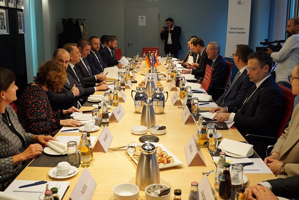 Мицкоски и Хармс од Германија: Имавме продуктивен состанок со германската Стопанска комора, ќе ги отвориме преговори за можно инвестирање на уште странски компании на македонскиот пазар