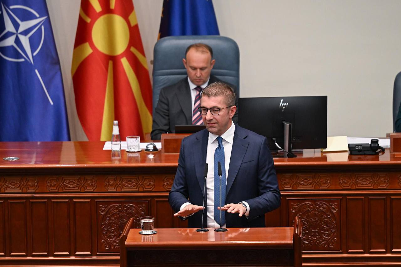 Мицкоски: Министерот од ДУИ наместо за училиште во Норово се грижеше за потребите на приватен Универзитет- Јас ви ветувам дека ќе се грижам за учениците и во Норово и во Лешок и во гимназијата Кирил Пејчиновиќ