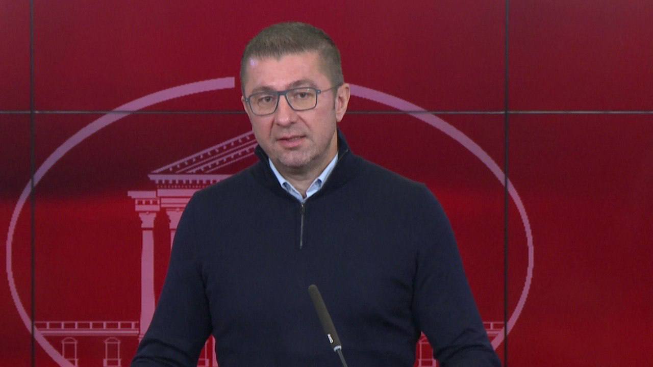 Мицкоски: Платите на наставниците и професорите се зголемуваат за 5 проценти со октомвриската плата, до крајот на мандатот ќе пораснат за 46 проценти