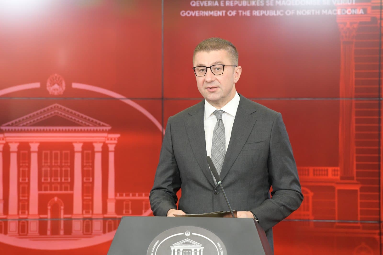 Мицкоски: Подаваме рака на домашните и на странските инвеститори, не само декларативно, туку суштински