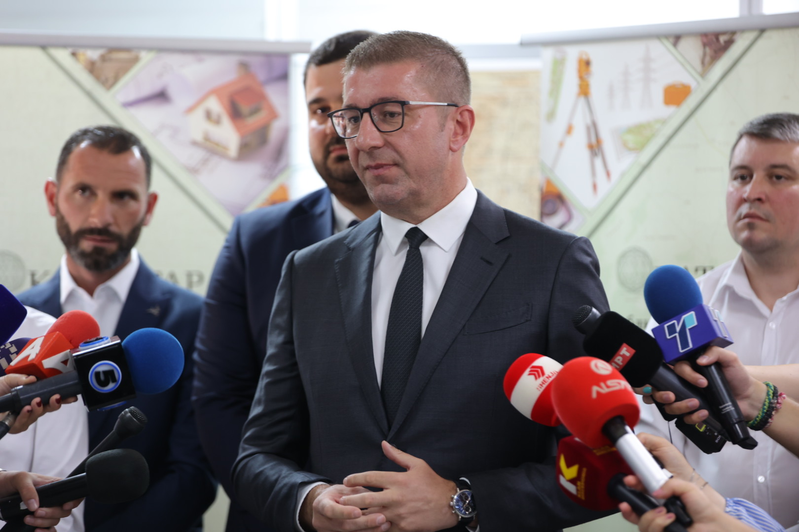 Мицкоски: Поевтинуваат катастарските услуги за шест пати, до милион евра годишно ќе остануваат во паричниците на граѓаните