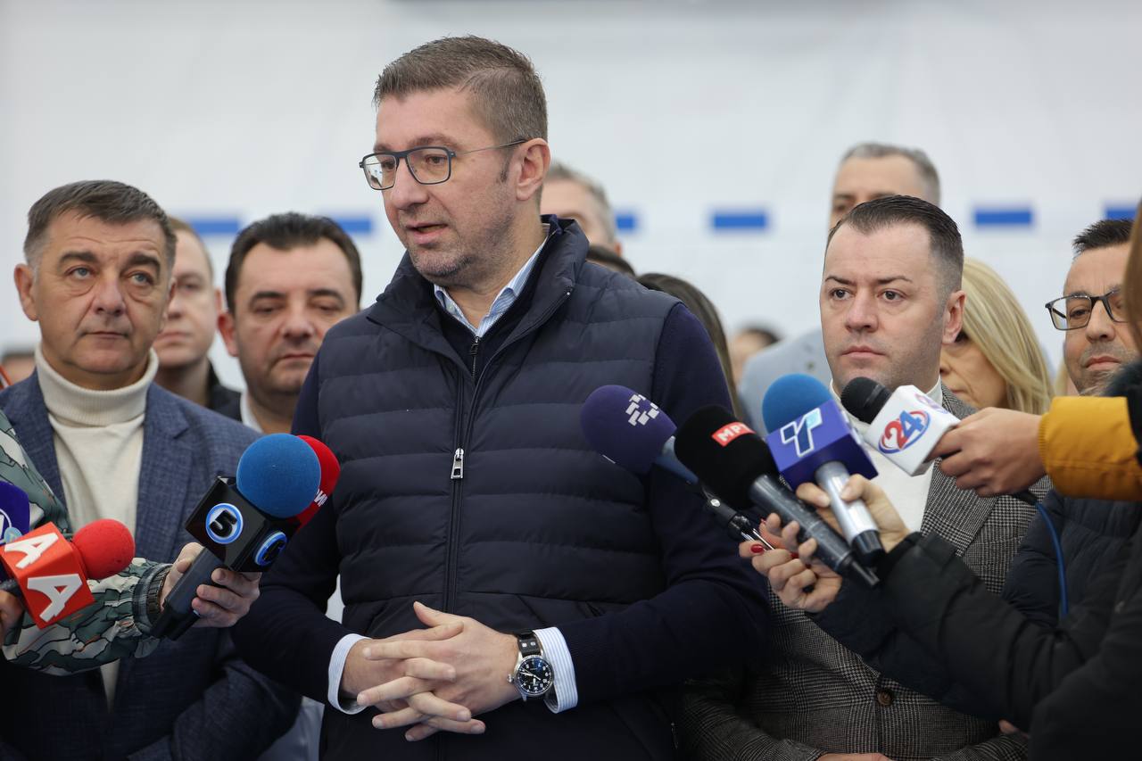 Мицкоски: Посветено работиме за подобрување на образовниот процес, учениците од ООУ Наум Охридски добија училишна сала