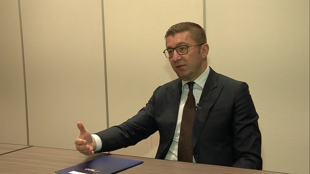 Мицкоски: Работиме на решение кое ќе гарантира дека ќе го изодиме патот до крај, но преговори за идентитетски прашања не доаѓаат во предвид, во договорите со соседите ни ветуваа безусловна поддршка 