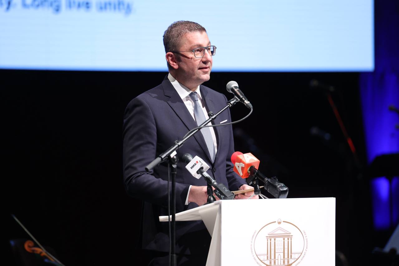 Мицкоски: Ромите не се „малцинство“, туку народ со богата традиција, со музика, со јазик, со историја, традиција и обичаи